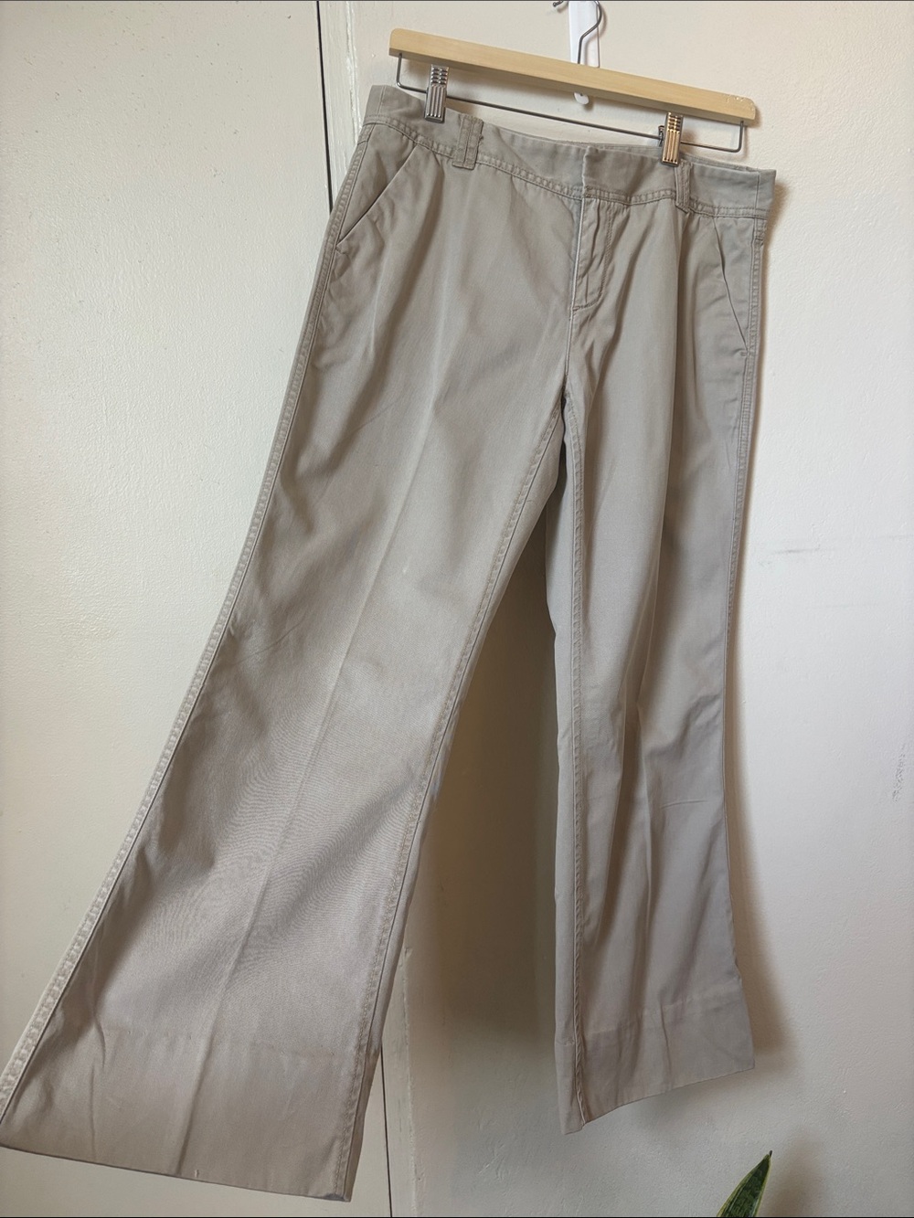 LONDONJEAN Women's Wide-Leg Pants in Light Khaki